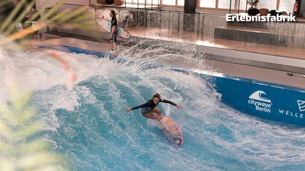 Indoor Surfkurs in Berlin