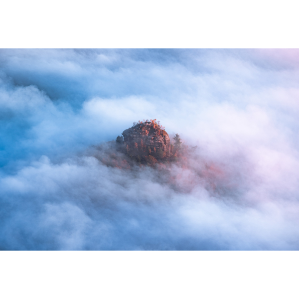 Wandbild Sächsische Schweiz - Zirkelstein im Nebel aus dem Flugzeug fotografiert (Motiv LV13)