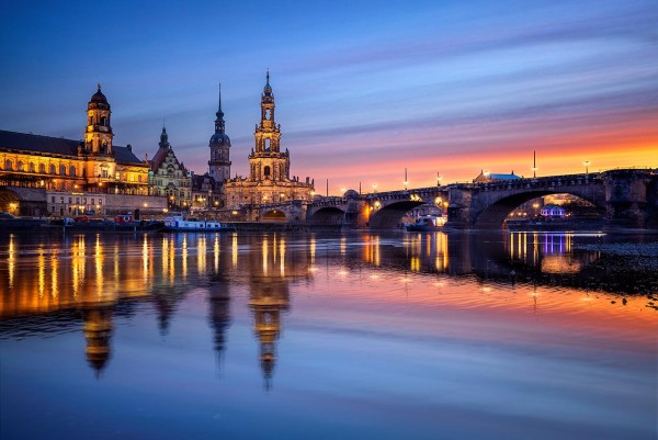 Wandbild Dresden - Die Hofkirche und Augustusbrücke zur blauen Stunde (Motiv 00917)