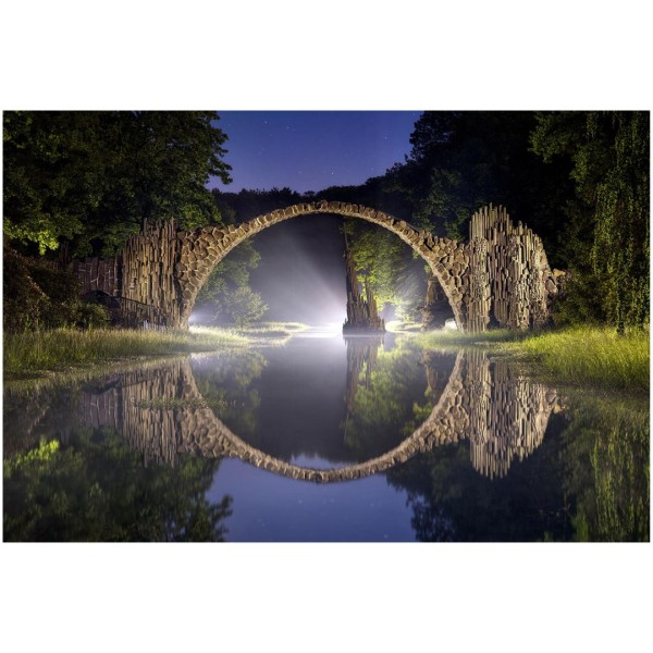 Wandbild Oberlausitz - Die Rakotzbrücke im Taschenlampenlicht bei Nacht (Motiv 01077)