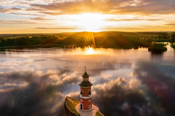 Wandbild Moritzburg - Sonnenaufgang am Leuchtturm (Motiv DMMOR03)